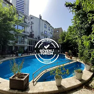 Blanche Hotel&garden Pool Hotel